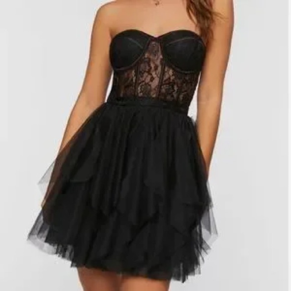 Forever 21 Strapless Black Lace Dress